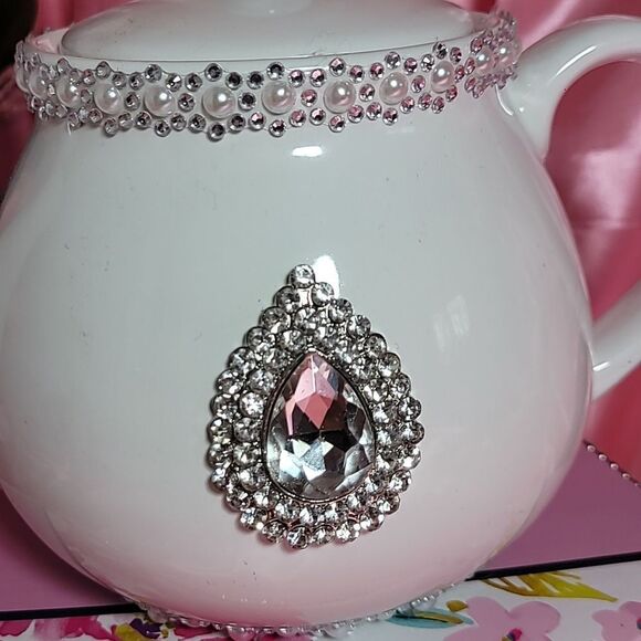 CRYSTALLINE  Beautiful White {Glass Teapot} Kitchen Home Decor!  1766 - Picture 5 of 5